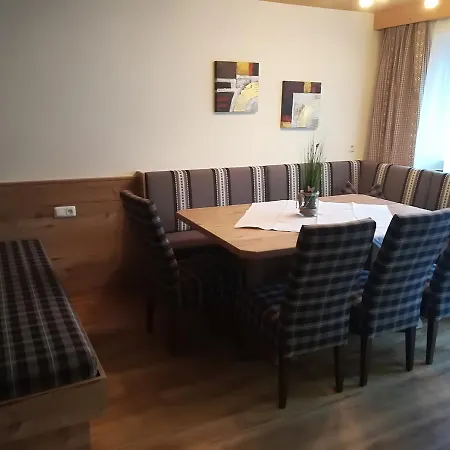 Gastehaus Hochmuth Апартаменты Майрхофен