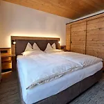Gaestehaus Hochmuth Apartmán *